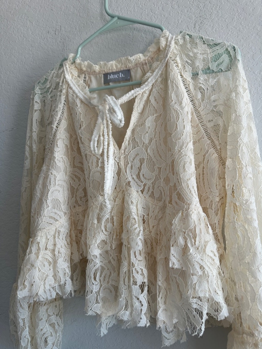 Blue B. Cream Floral Lace Tiered Ruffle Boho Bell Sleeve Blouse Size M - Picture 5 of 10